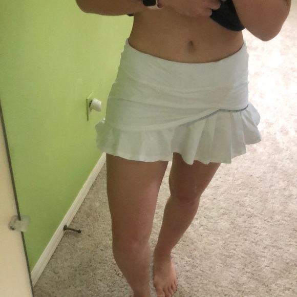 SOLD White lululemon skirt - Picture 13 of 15